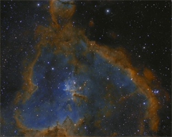 IC1805 en mode SHO express. 460ex/Ts80+redx0.79.Seulement 5 poses par couche, 50min en Ha et 12min30 en SII et OIII seulement,flat et offset. Beaucoup de turbulence et de poussiere (lendemain incendie 2016). Montalba Le Chateau