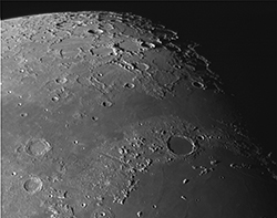 Lune avec une PL1-m (webcam).