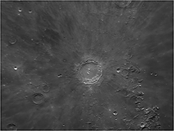 Lune avec une PL1-m (webcam).