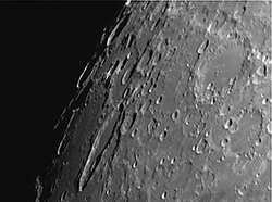 Lune avec une PL1-m (webcam).