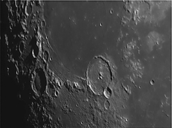 Lune avec une PL1-m (webcam).