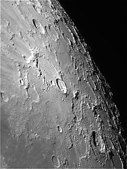 Lune avec une PL1-m (webcam).