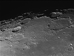 Lune avec une PL1-m (webcam).