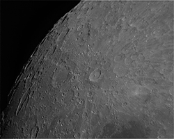 Lune avec une PL1-m (webcam).